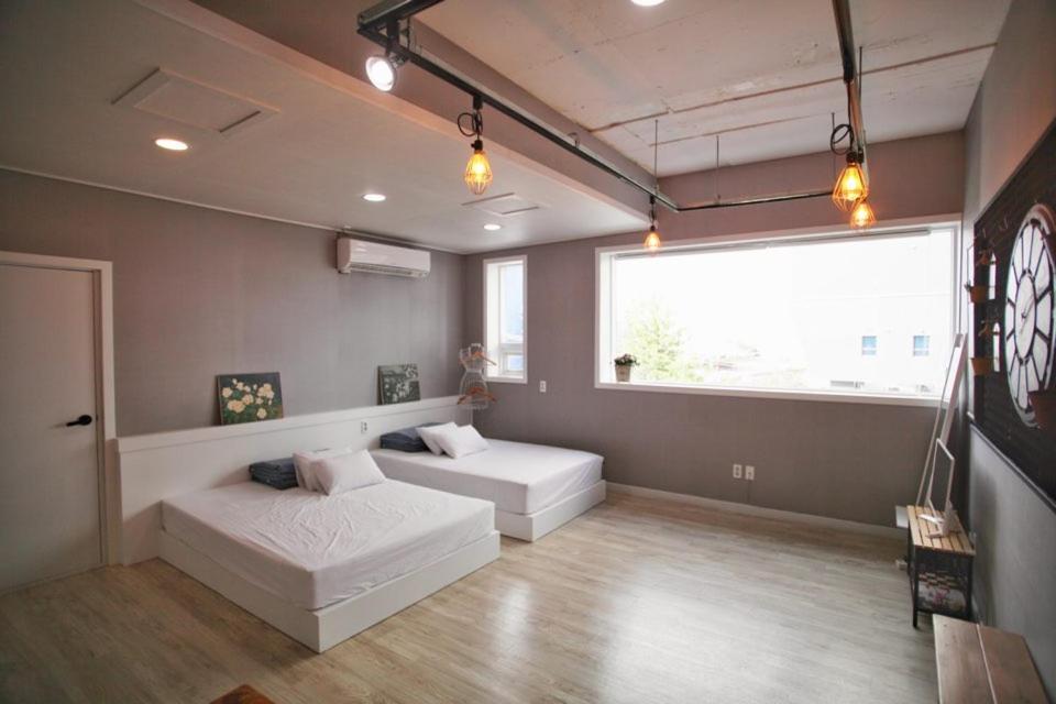 Romantic Ocean Yeosu Exterior photo