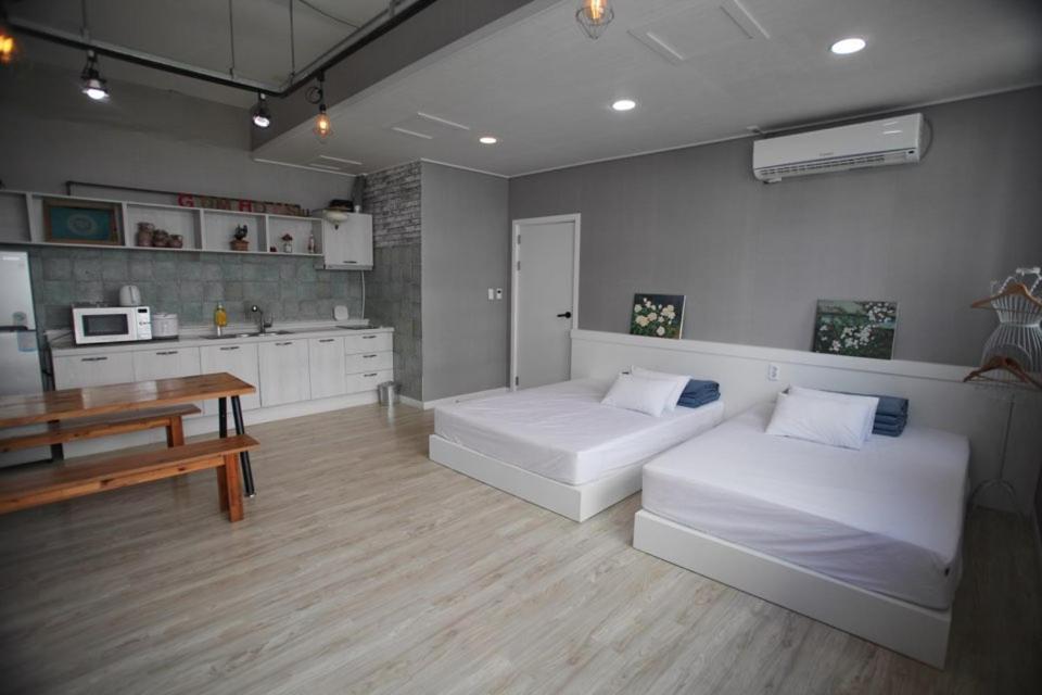 Romantic Ocean Yeosu Exterior photo