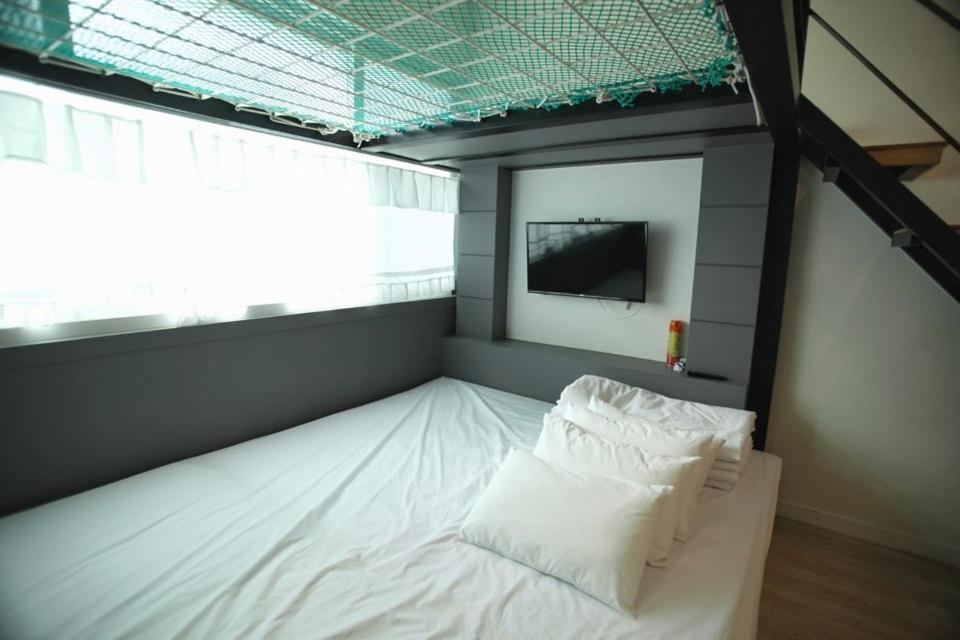 Romantic Ocean Yeosu Exterior photo